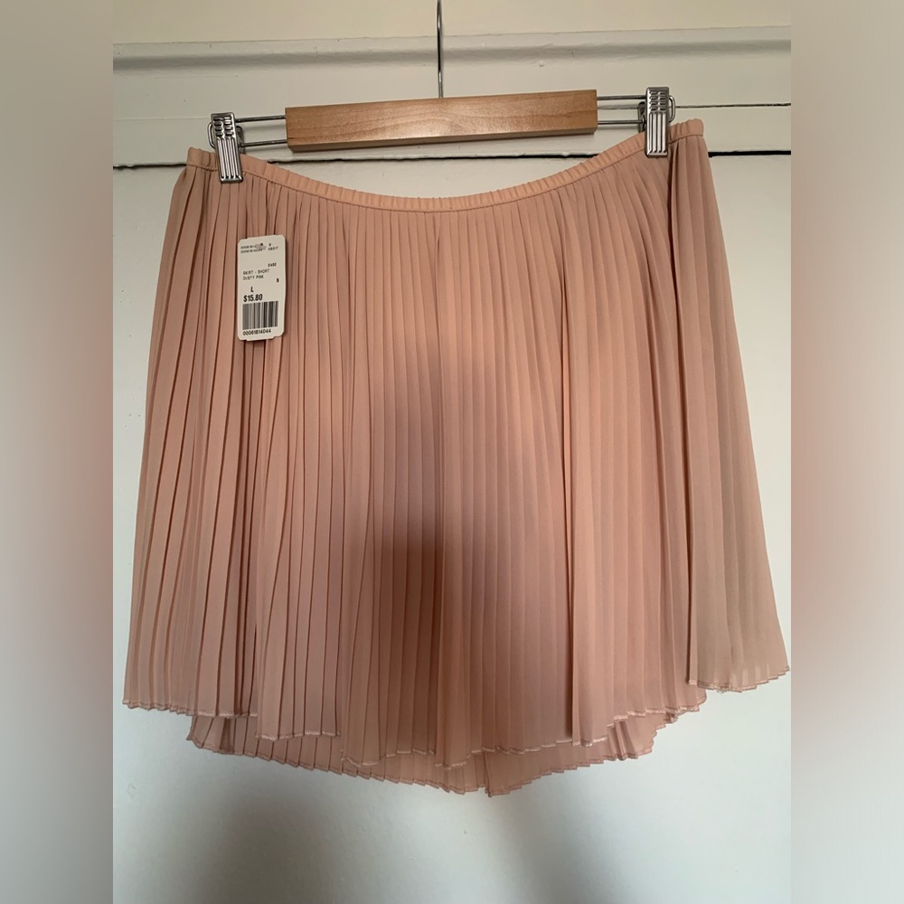 NWT Forever 21 dusty pink short pleated skirt size large